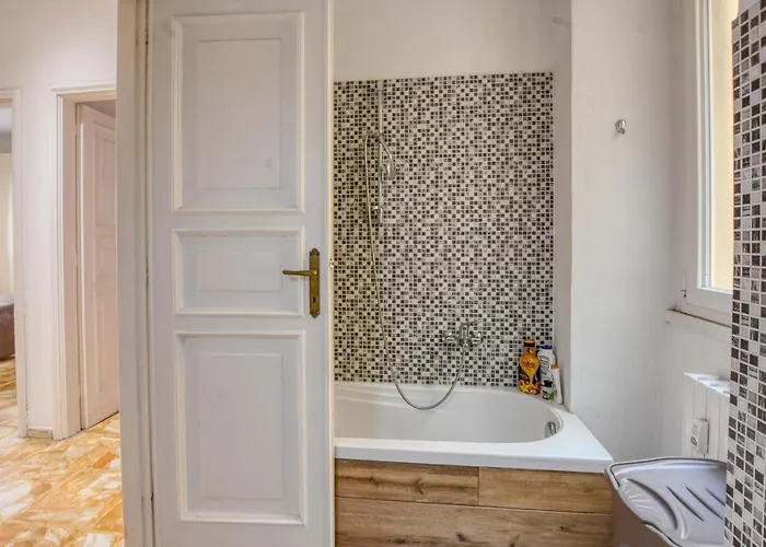 2 Bedroom Gorgeous In Rapallo